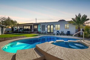 A heated pool - Private Desert Oasis with Heated Pool, Spa & Guest Casita (Scottsdale)
