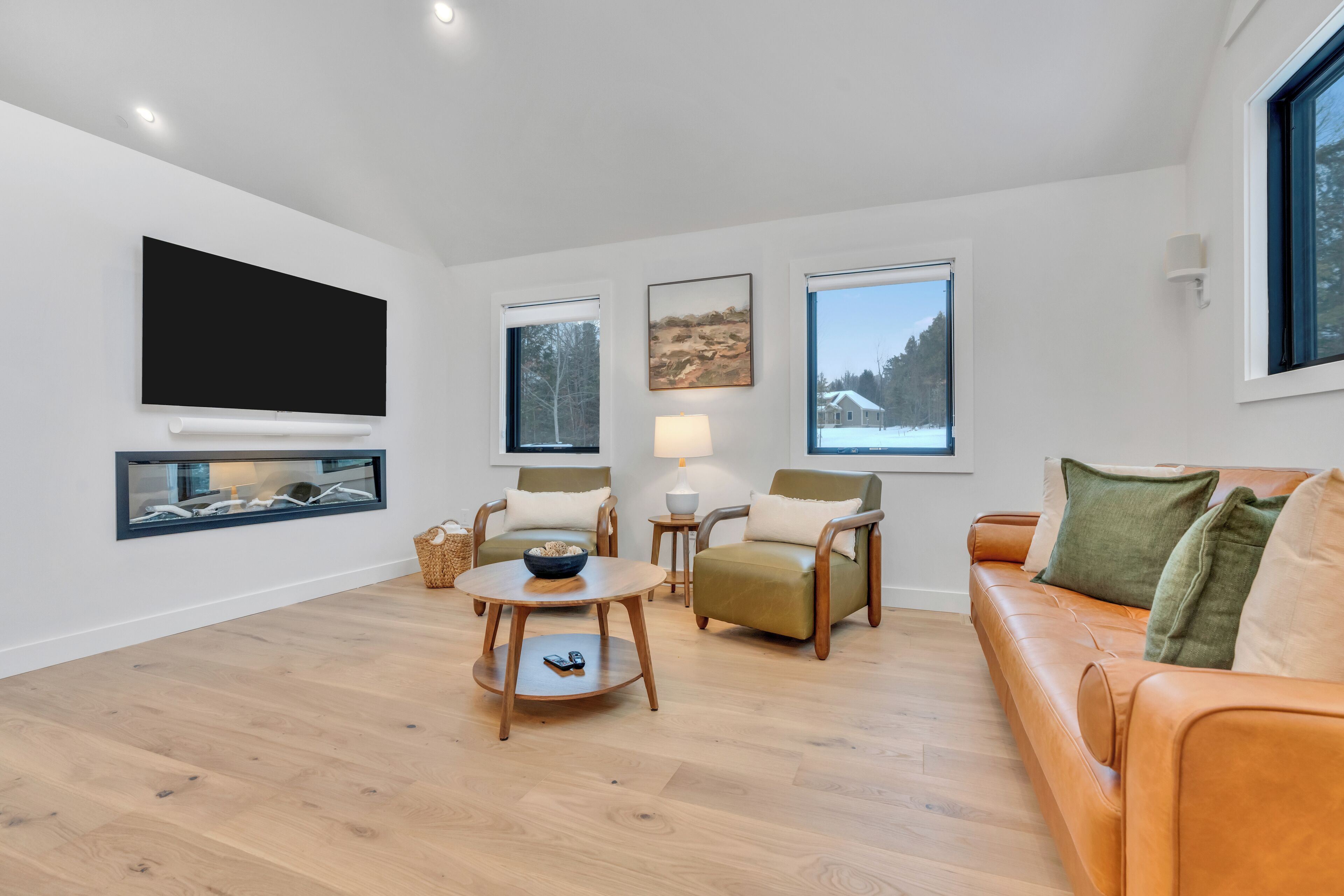 Lakefront Scandinavian Vacation Rental With Private Dock, Hot Tub & Kayaks<br> Brand New, Modern Home With High End Amenities - Close To Ogunquit, Kennebunkport And Wells Beaches. - Sanford, ME