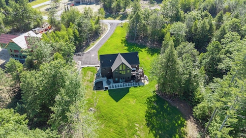 Lakefront Scandinavian Vacation Rental with Private Dock, Hot Tub & Kayaks<br> Brand New, modern home with high end amenities - close to Ogunquit, Kennebunkport and Wells Beaches.
