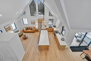 Smart TV, fireplace, offices, printers - Lakefront Scandinavian Vacation Rental with Private Dock, Hot Tub & Kayaks<br> Brand New, modern home with high end amenities - close to Ogunquit, Kennebunkport and Wells Beaches. (Alfred)