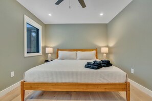 5 slaapkamers, een bureau, een strijkplank/strijkijzer, gratis wifi