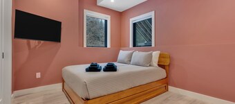 Lakefront Scandinavian Vacation Rental with Private Dock, Hot Tub & Kayaks<br> Brand New, modern home with high end amenities - close to Ogunquit, Kennebunkport and Wells Beaches.