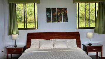 3 bedrooms, iron/ironing board, WiFi, bed sheets