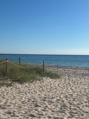 Beach - Fort Lauderdale Beach Resort   Studio   300 ft to Beach (Fort Lauderdale)