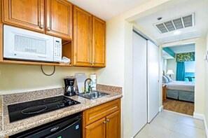 Private kitchen - Fort Lauderdale Beach Resort   Studio   300 ft to Beach (Fort Lauderdale)