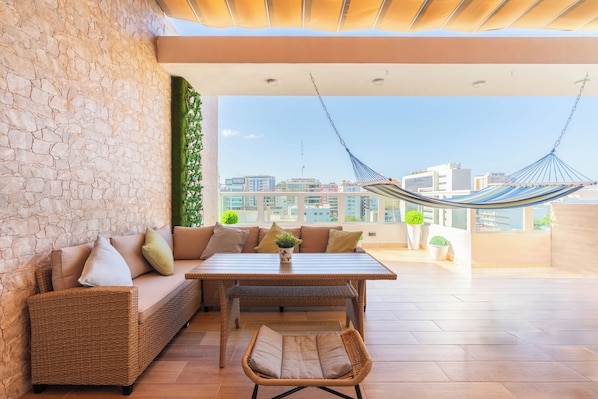 Outdoor dining - Private Jacuzzi Spa Penthouse BellaVista 10 people (Santo Domingo)