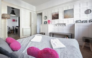 1 bedroom, travel cot, free WiFi - Beautiful apartment in Isigny-sur-Mer with WiFi (Isigny-sur-Mer)