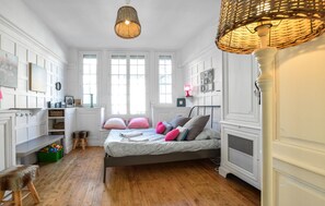 1 bedroom, travel cot, free WiFi - Beautiful apartment in Isigny-sur-Mer with WiFi (Isigny-sur-Mer)