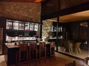 Microondas, horno y parrilla de estufa