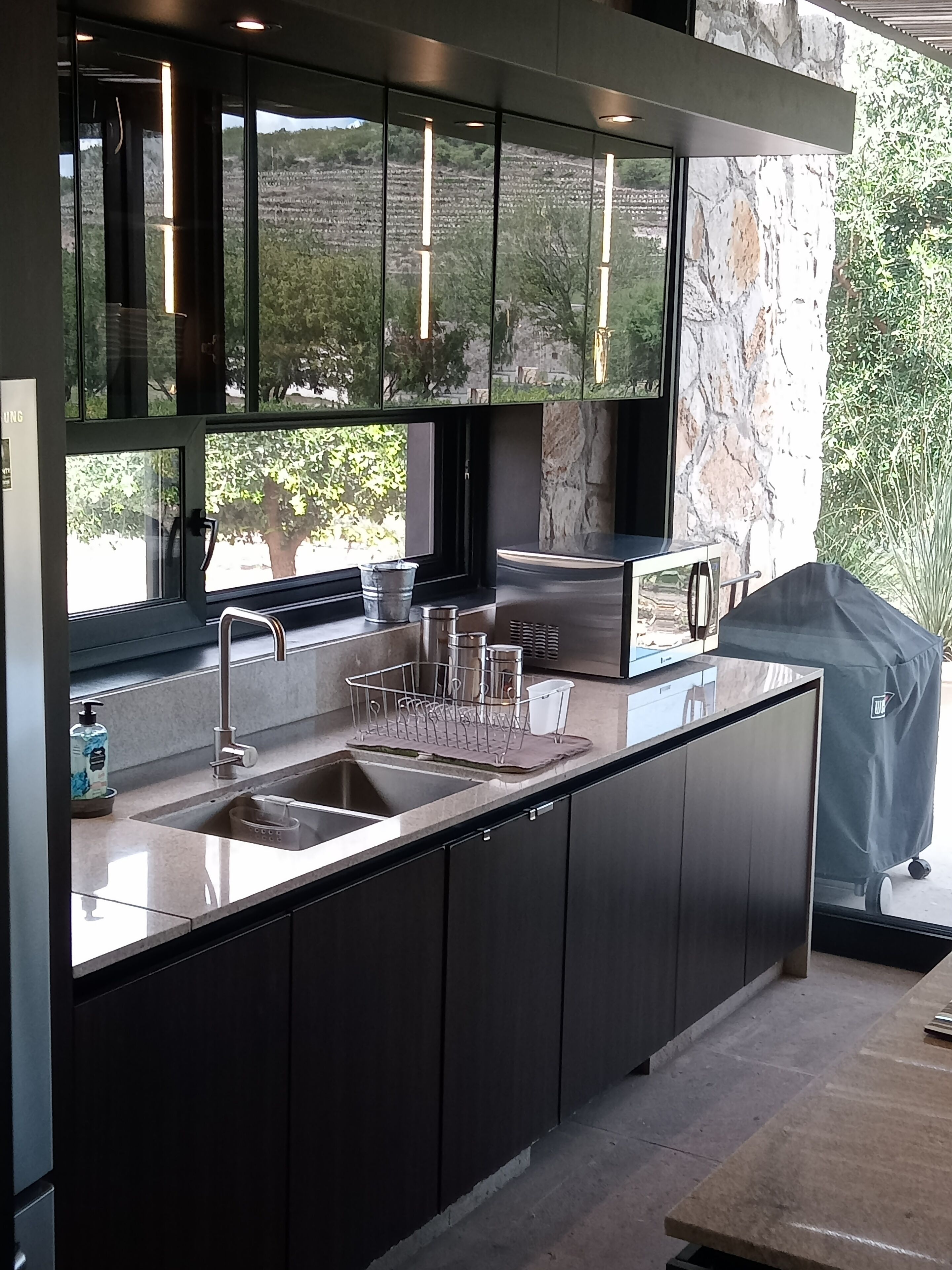 Micro-ondes, four, plaque de cuisson