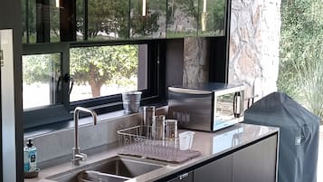 Micro-ondes, four, plaque de cuisson