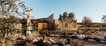 Spectacular house surrounded by vineyards, ideal to enjoy with family or friends.