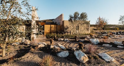 Spectacular house surrounded by vineyards, ideal to enjoy with family or friends.