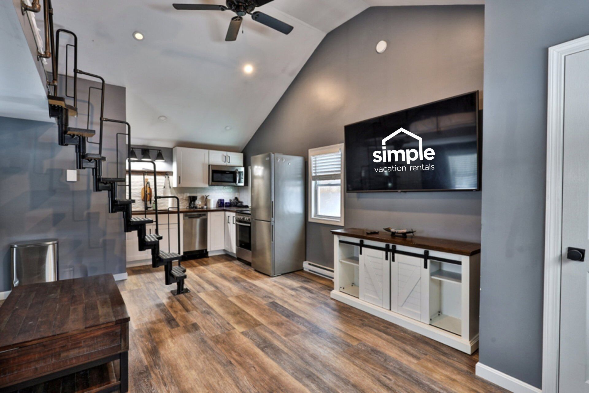 Køleskab, mikrobølgeovn, ovn, kogeplade