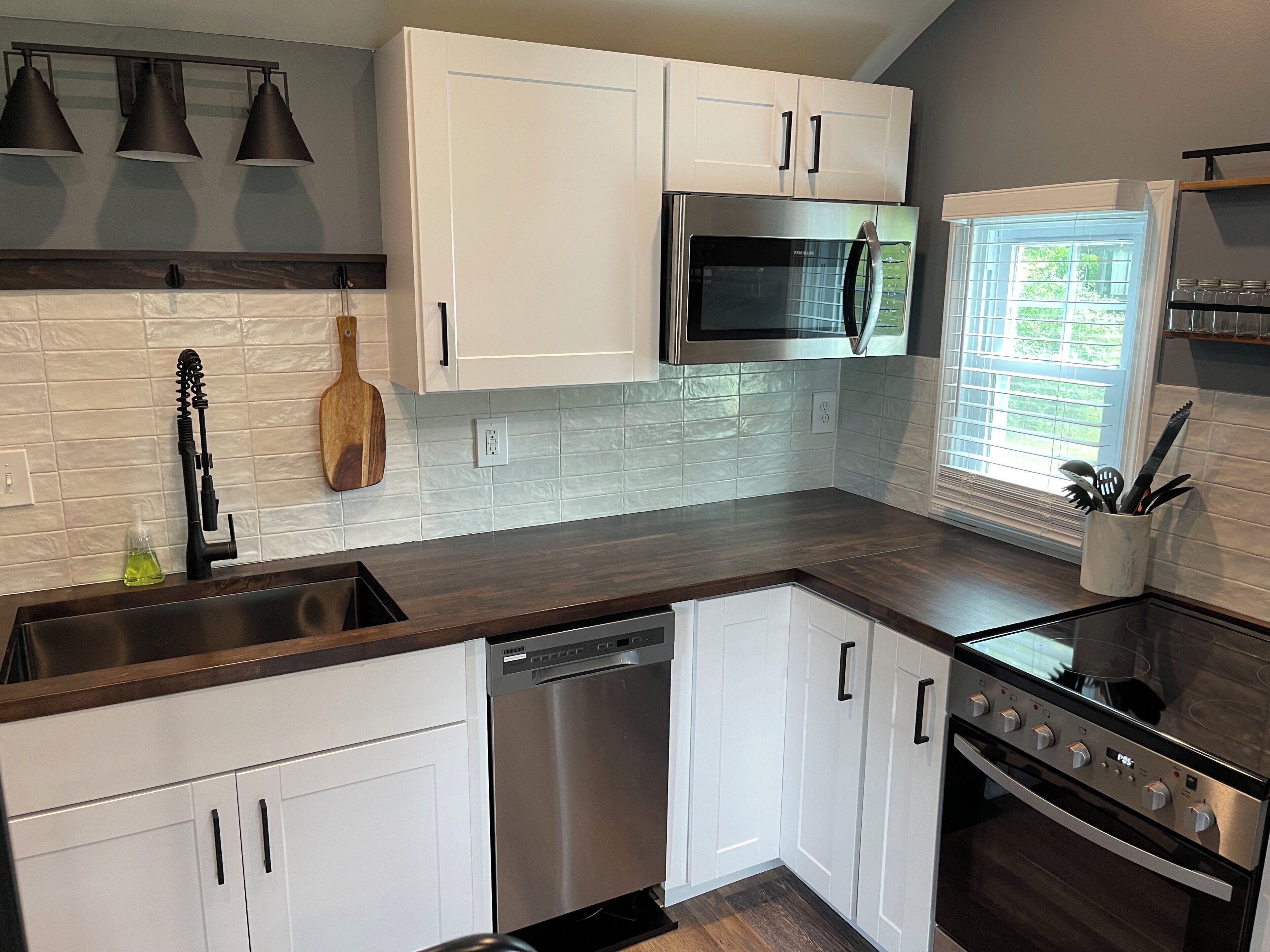 冰箱、微波炉、烤箱、炉灶