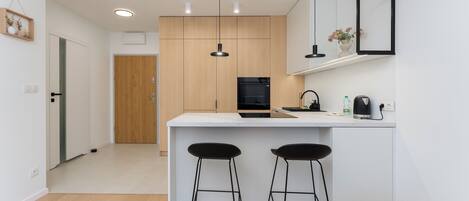 Réfrigérateur, four, plaque de cuisson, lave-vaisselle