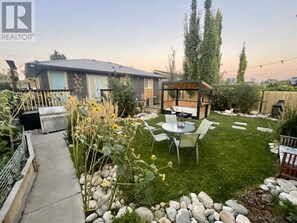 Outdoor dining - Spacious 4BR  Private Family Home Near Bow River & Bowness Park | Free Parking (Calgary)