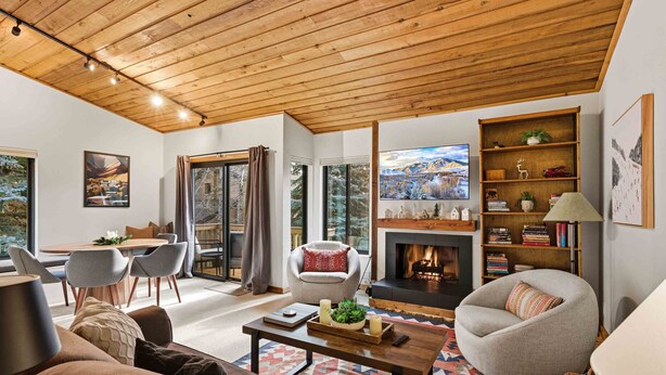 Living area - Ridge Retreat | Walk to Golf | Pool + Hot Tub (Sun Valley)