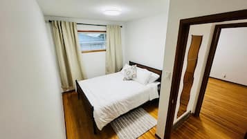 3 bedrooms, iron/ironing board, WiFi, bed sheets