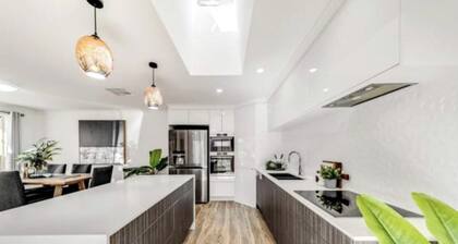 Fully furnished 3 bedroom home/Flexible stay1-6 months Banks ACT