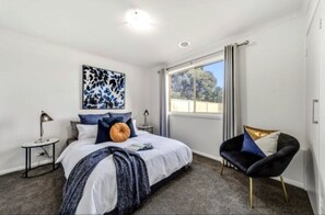 3 chambres, fer et planche à repasser, Wi-Fi, draps fournis