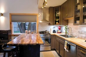 Fridge, microwave, oven, stovetop - Secluded Private Retreat with Cabin & Vintage Airstream (Alpine)