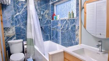 HÄrtork, handdukar, tvÄl och toalettpapper