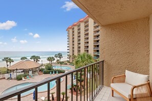Property grounds - Luxury Oceanfront 2BR | Includes 4 Beach Chairs (Panama City)
