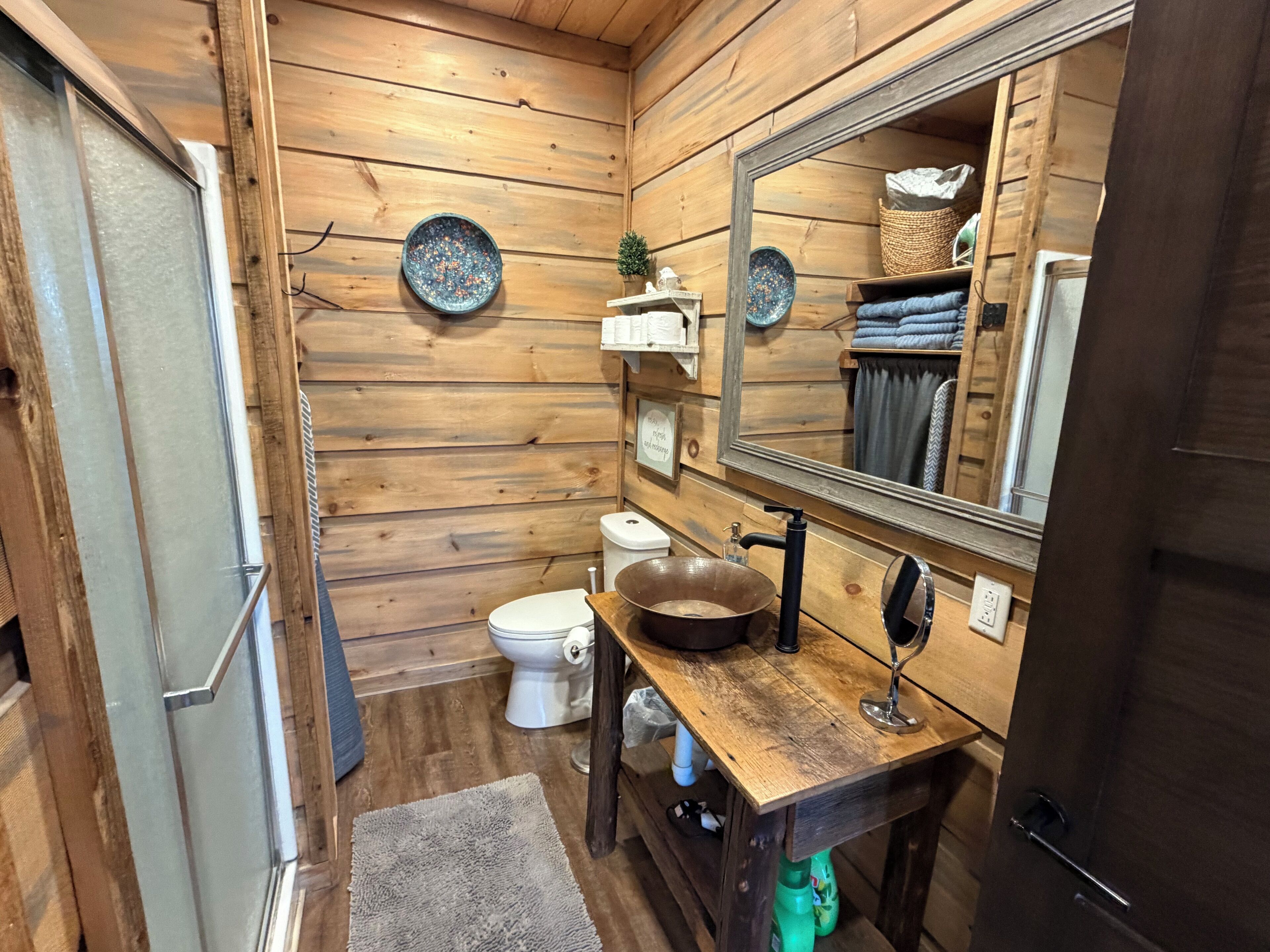 Bruser, hårtørrer, håndklæder, Sæbe