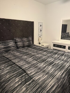 1 chambre, fer et planche à repasser, Wi-Fi, draps fournis