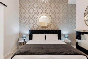 2 habitaciones, escritorio, tabla de planchar con plancha y wifi gratis 