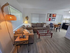 TV - Oceanfront & Intracostal Private Villa Steps From the Beach (Hillsboro Beach)
