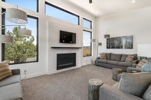Living area - Ultra-Modern House Overlooking Bear Lake (Garden City)