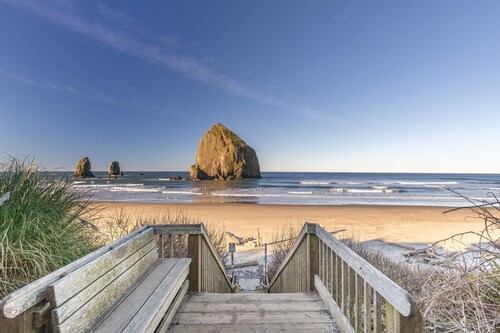 Sunset Beach Oceanfront Retreat House | Game Room