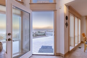 Interior - Sunset Beach Oceanfront Retreat House | Game Room (Rockaway Beach)