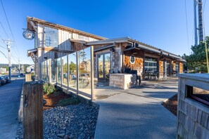 Exterior - Sunset Beach Oceanfront Retreat House | Game Room (Rockaway Beach)