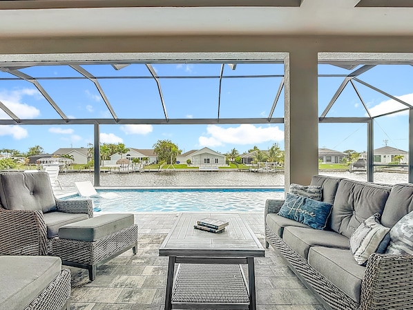A heated pool - Gulf Access, 4 Bed 3 Bath, Heated Pool, Kayaks, Air Hockey: Casa Oasis (Cape Coral)
