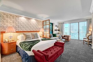 Studiosvit - balkong - utsikt mot staden | Värdeförvaringsskåp på rummet och arbetsyta för laptop