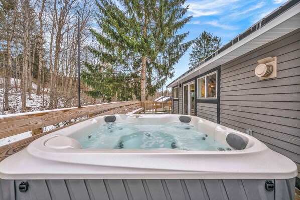 Terrace/patio - Foothills Cabin Retreat | Hot Tub | EV (Ellicottville)