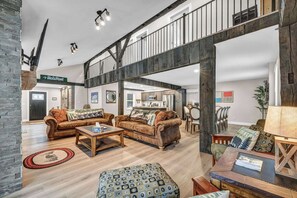 Una televisión, una chimenea