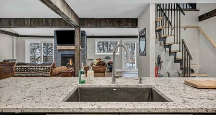 3BR Cabin Near Skiing | Hot Tub & Fireplace