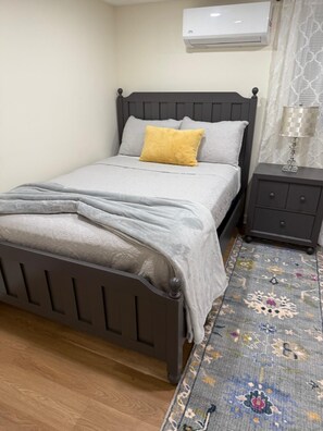 Iron/ironing board, Internet, bed sheets