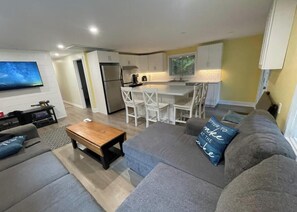 スマートテレビ、暖炉、テレビゲーム、ミュージックライブラリ