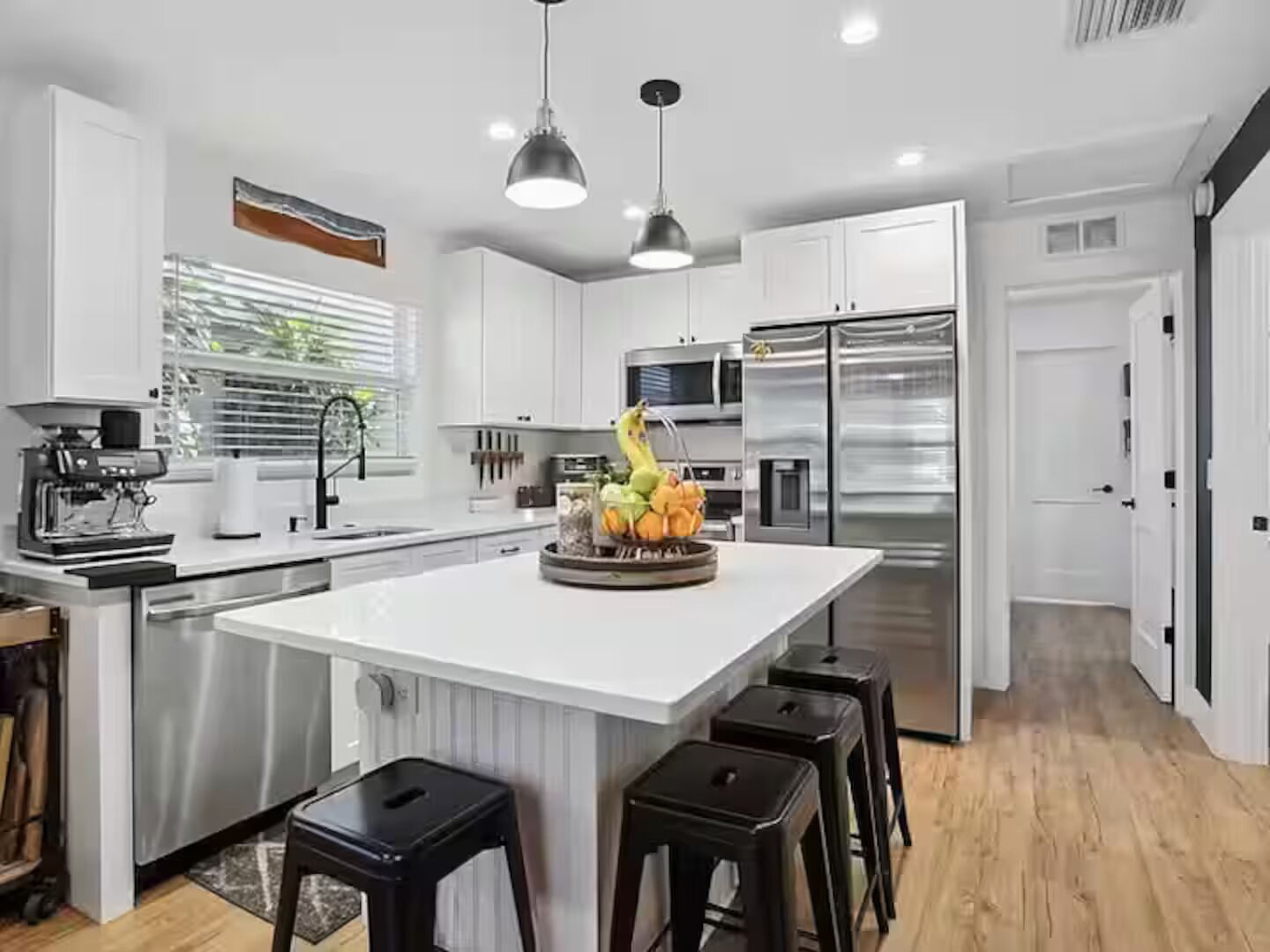 Refrigerador, microondas, horno, placa de cocina