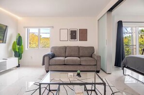 Living area - BEACHFRONT 2 Bed 2 Bath Luxury Condo in South of Fifth Neighborhood (Miami Beach)