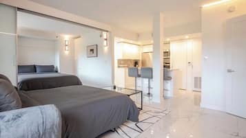 2 habitaciones, tabla de planchar con plancha, wifi y ropa de cama