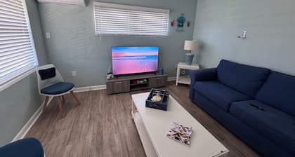 Surfer Shack-Across from the Beach