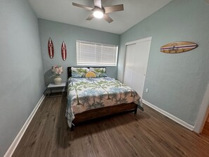 Room - Surfer Shack-Across from the Beach (Cocoa Beach)