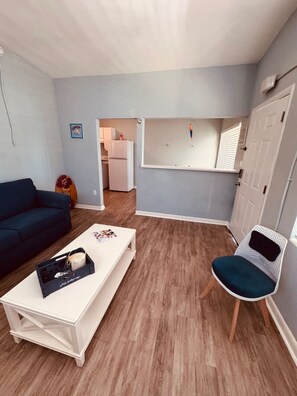 Living area - Surfer Shack-Across from the Beach (Cocoa Beach)