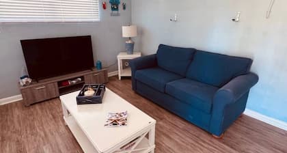 Surfer Shack-Across from the Beach